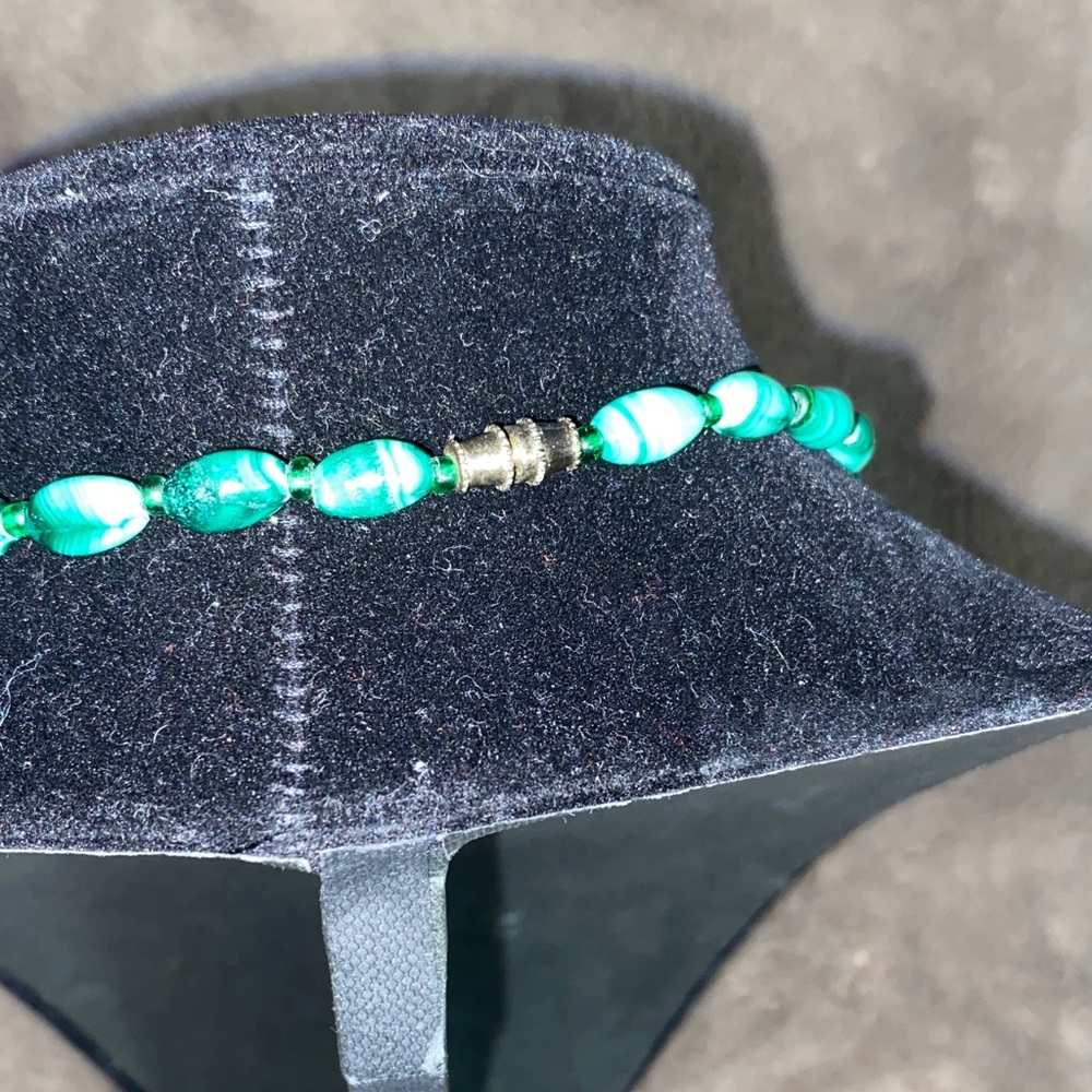 Elegant Green Beaded Necklace - Picture 3 of 3